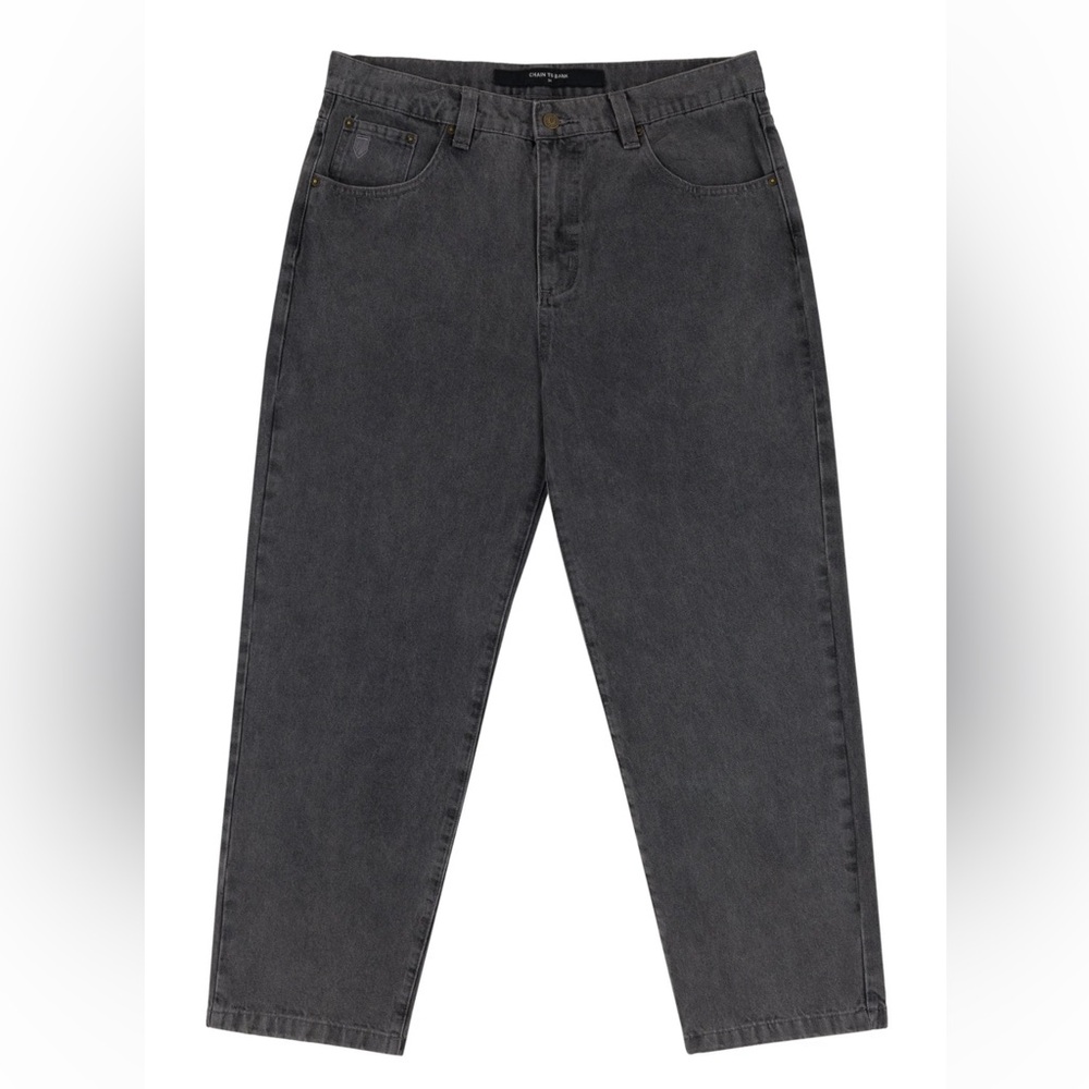 Chain to Bank Jean Millions Roomy Fit
Size: 30'' waist and 30'' length
